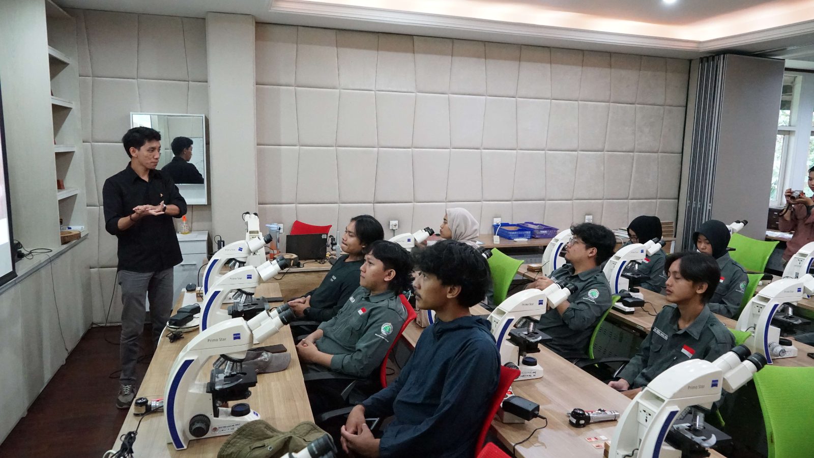 P2HB Terima Mahasiswa FKL Universitas Nusa Bangsa dalam Praktik Sifat Dasar Kayu Berbasis Kolaborasi TKMH Kehutanan